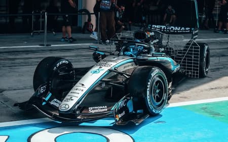 Mercedes de Russell nos testes do Bahrein