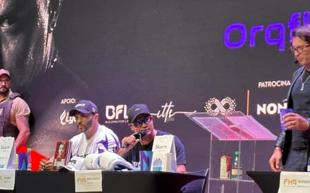 Acelino "Popó" Freitas durante coletiva de imprensa do Fight Music Show