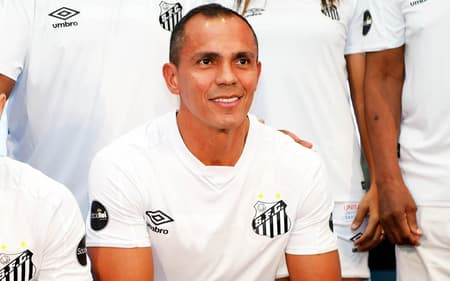 Por onde anda Giovanni, ex-meia do Santos?
