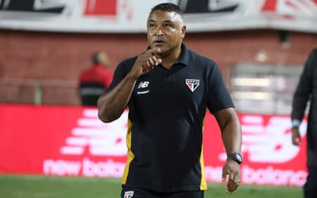 Roger Machado na estreia no São Paulo contra a Chapecoense