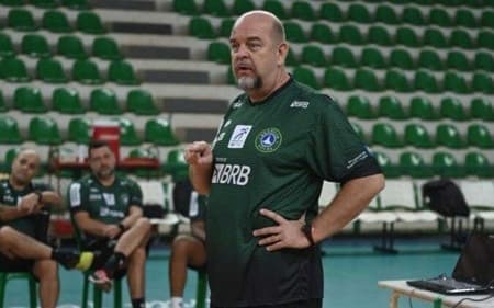 Spencer Lee comanda primeira atividade como técnico do Brasília (Foto: Rogério Guerreiro/Brasília Vôlei)