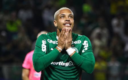 Vitor Roque em ação pelo Palmeiras (Foto: Vinicius Nunes/Agência F8/Gazeta Press)