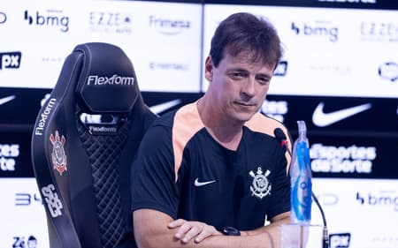 Fernando Diniz relacionou 24 jogadores para o confronto (Foto: Rodrigo Coca/Agência Corinthians)