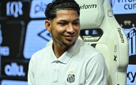 Rony durante apresentação no Santos, em fevereiro de 2026. (Foto: Jota Erre/AGIF/Folhapress)