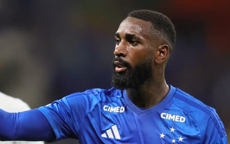 Gerson com a camisa do Cruzeiro (Foto: Gilson Lobo/AGIF/Folhapress)