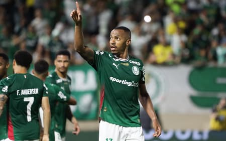 Marlon Freitas, volante do Palmeiras, comemora gol marcado
