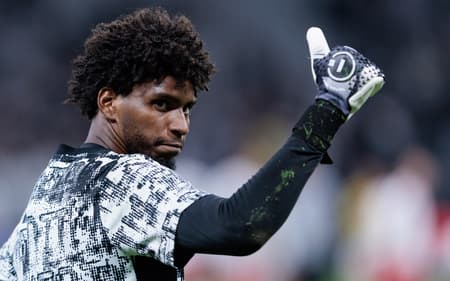 Corinthians tenta contar com Hugo Souza (Foto: Vilmar Bannach/Ekobanpress/Folhapress)