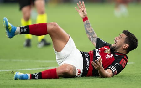 Camisa 10 do Flamengo causa discussão sobre arbitragem da partida (Foto: Jorge Rodrigues/AGIF/Folhapress)