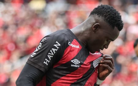 Athletico Paranaense chegou a quatro jogos invicto como mandante. (Foto: Robson Mafra/AGIF/Folhapress)