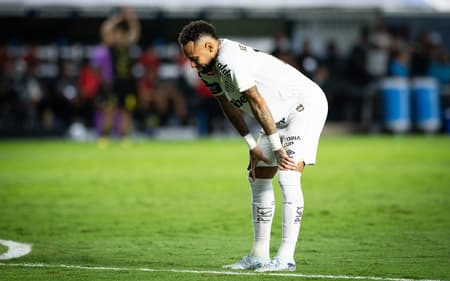 Neymar foi titular do duelo entre o Santos e o Deportivo Recoleta, na Vila Belmiro. (Foto: Rebeca Schumacker/Ofotográfico/Folhapress)