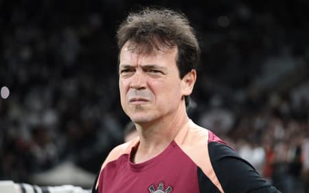 Fernando Diniz em Corinthians x Santa Fé (Foto: Marina Uezima/Brazil Photo Press/Folhapress)