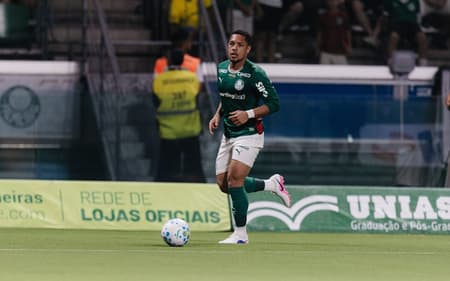 Vitor Roque no último jogo do Palmeiras contra o Athletico-PR. (Foto: Guilherme Veiga/PxImages/FolhaPress).