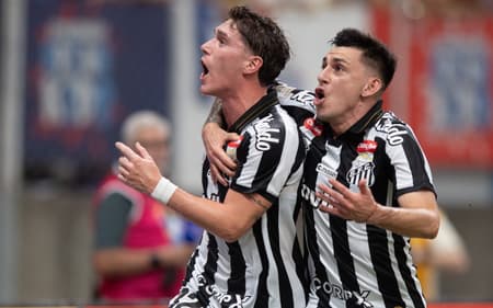 Rollheiser comemora gol do Santos contra o Bahia. (Foto: Jhony Pinho/AGIF/Folhapress)