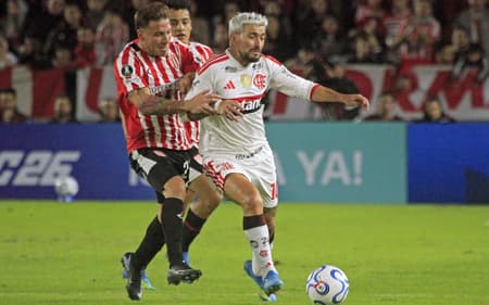 Rubro-Negro ainda não divulgou previsão de retorno do atleta (Foto: Pool Pelaez Burga/DiaEsportivo/Folhapress)