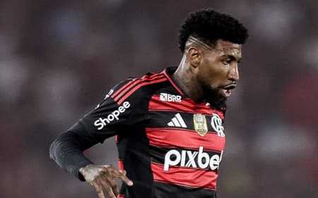 Emerson Royal durante partida no Maracanã (Foto: Gilvan de Souza/Flamengo)