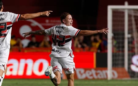 Maik lateral São Paulo