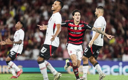 Pedro comemora gol em Flamengo x Vitória (Foto: Gilvan de Souza/Flamengo)