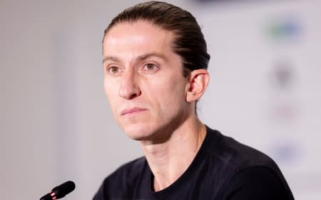 Filipe Luís pode comandar o Flamengo contra o Vasco