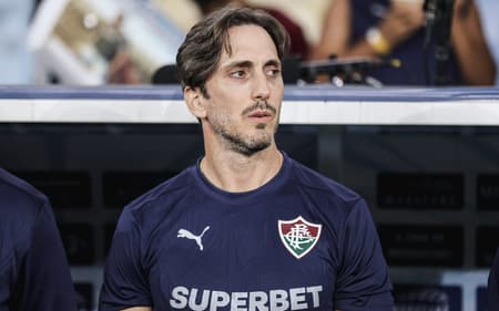 Zubeldía no comando do Fluminense (Foto: Lucas Merçon/ Fluminense FC)