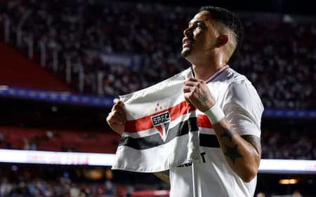 Luciano marcou o gol de empate do São Paulo (Foto: Rubens Chiri e Paulo Pinto/Saopaulofc.net)
