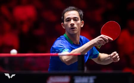 Hugo Calderano no WTT Singapura Smash 2026 (Foto: World Table Tennis)