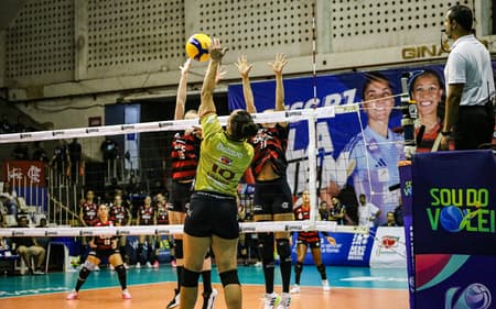 Sesc RJ Flamengo e Mackenzie se enfrentaram no returno da Superliga Feminina (Foto: Julliana Nascimento/ CRF)