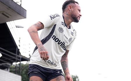 Neymar treina com o elenco do Santos na Vila Belmiro. (Foto: Raul Baretta/ Santos FC)