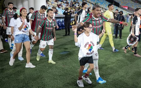 Fluminense e Corinthians entrando em campo (Foto: Marcelo Gonçalves/ Fluminense FC)