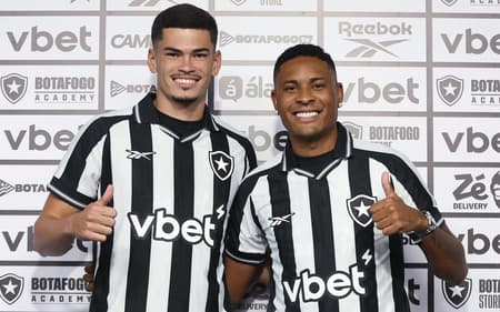 Anthony e Caio Roque foram apresentados pelo Botafogo (Foto: Vítor Silva/Botafogo)