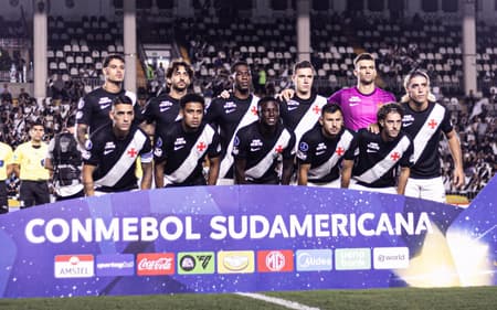 Time do Vasco perfilado antes de enfrentar o Audax Italiano (Foto: Matheus Lima/Vasco)