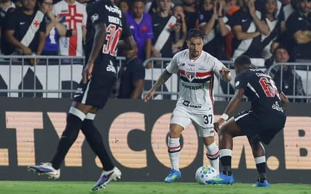 Com o resultado, São Paulo fica com o quarto lugar no Campeonato Brasileiro (Foto: Rubens Chiri / São Paulo FC)