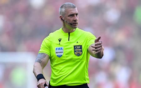 Anderson Daronco apitará o clássico entre Vasco e Botafogo (Foto: Mauro Pimentel/AFP)