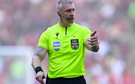 Anderson Daronco apitará o clássico entre Vasco e Botafogo (Foto: Mauro Pimentel/AFP)