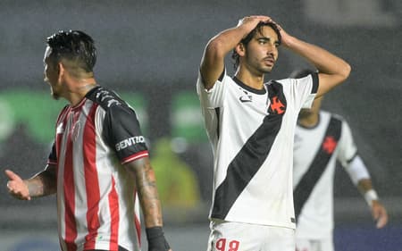 Clubes somam apenas um ponto na estreia (Foto: Juan MABROMATA / AFP)