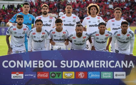 Elenco do Santos na estreia da Copa Sul-Americana. (Foto: Fernando Machado/ AFP)