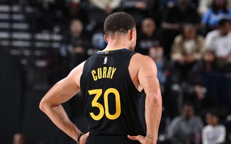 Stephen Curry, do Golden State Warriors, em partida contra LA Clippers (Foto: Juan Ocampo/NBAE via Getty Images/AFP)