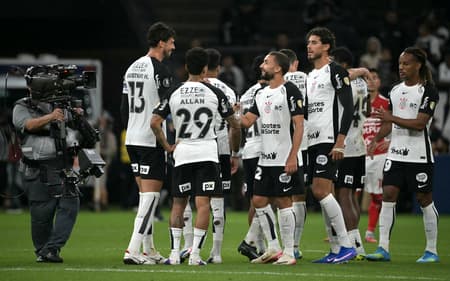 Corinthians venceu por 2 a 0 (Foto: NELSON ALMEIDA / AFP)