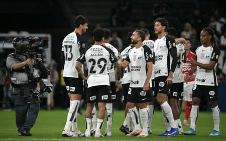 Corinthians venceu por 2 a 0 (Foto: NELSON ALMEIDA / AFP)