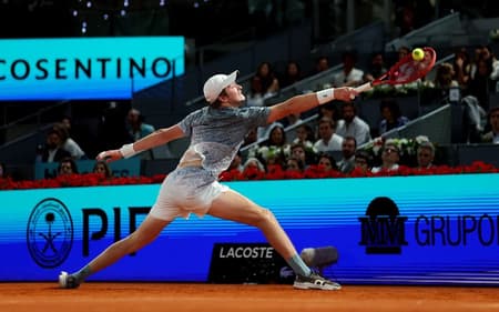 João Fonseca na estreia do Masters 1000 de Madri contra o anfitrião Rafael Jodar (Foto: Thomas COEX / AFP)