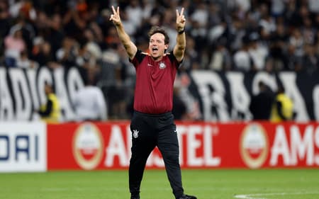 Fernando Diniz, técnico do Corinthians (Foto: Miguel Schincariol/AFP)