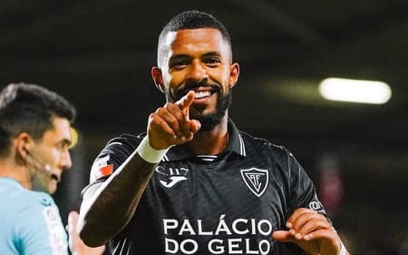 André Clóvis em ação pelo Académico de Viseu (Foto: Reprodução/Instagram)