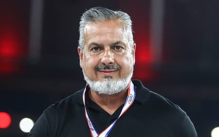 Boto com a medalha de campeão carioca pelo Flamengo