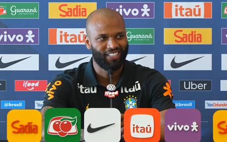 Igor Thiago durante coletiva da Seleção Brasileira (Foto: reprodução/CBF)