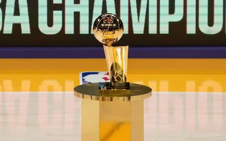 Imagem do troféu Larry O'Bryan, dado aos campeões da NBA (Foto: Divulgação)