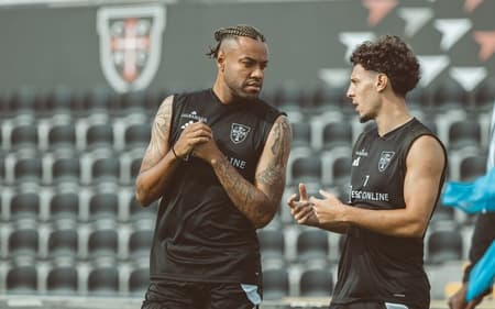 Cassiano e Nuno Moreira em ação no Casa Pia (Foto: Reprodução/Casa Pia)