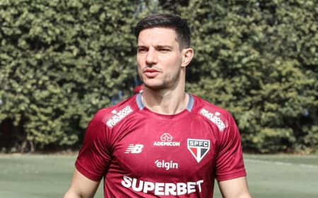 Lucas Ramon domina titularidade na lateral-direita e Cédric é reserva direto (Foto: Divulgação/ São Paulo)