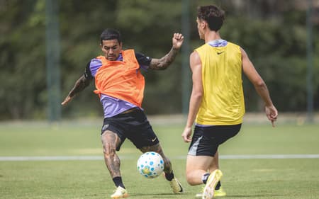 Dudu e Vitão em treinamento (Foto: Pedro Souza / Atlético)