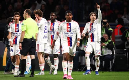 Endrick comemora gol do Lyon contra o PSG