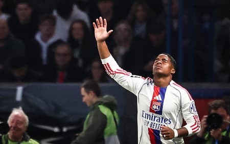 Endrick comemora gol do Lyon contra o PSG