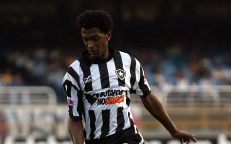 Valdo em ação pelo Botafogo
